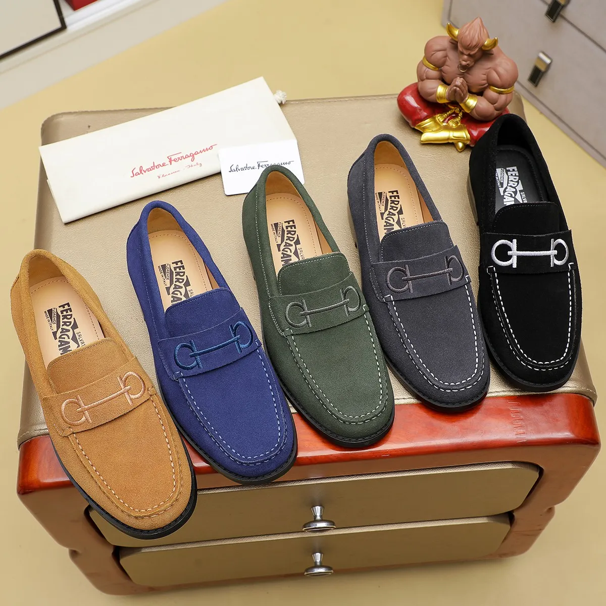 Men's shoes 💰460 🔥 Ferragamo new men's casual slip-on shoes 🇨🇳 Official website original 1:1 mold, original quality 💯 fine workmanship, high-end luxury ☘ The upper is made of imported Italian first-layer cowhide 🌴 Luxurious water dyeing 🐂 Leather lining 🍓 Rubber wear-resistant and non-slip outsole, breathable and comfortable to wear 🍍 The first choice for high-taste men, color optional! Code number 38-44 (45.46. Customized)